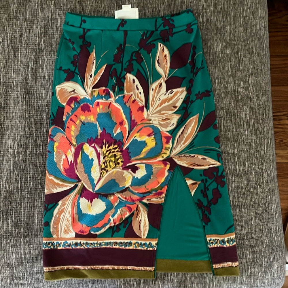 NWOT Gorgeous Maeve pencil skirt size M